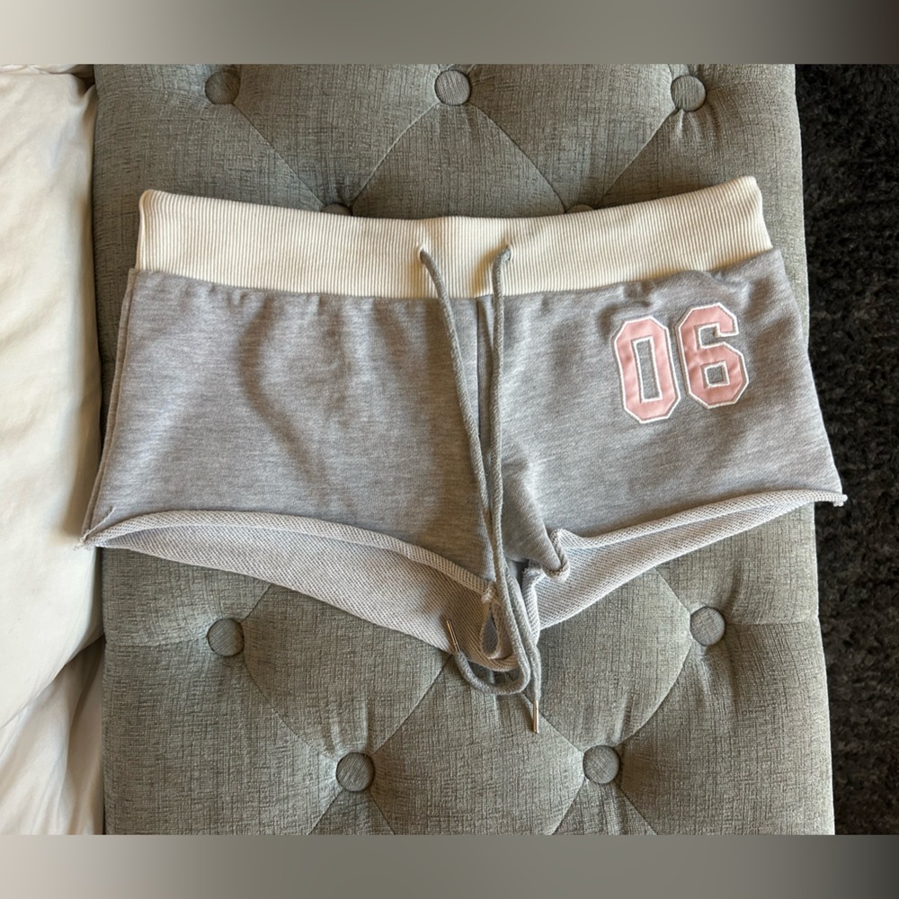 Edikted Gray and Cream Casual Shorts